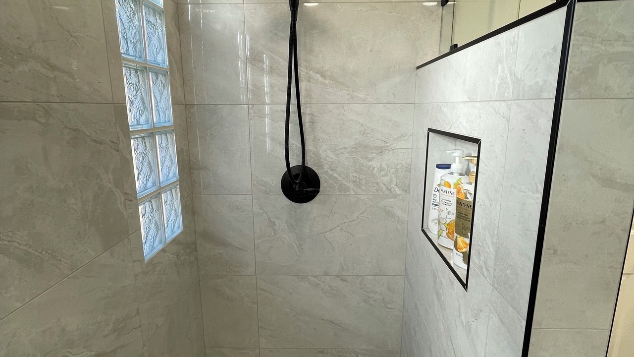 Photo of Bathroom in Val Vista Lakes