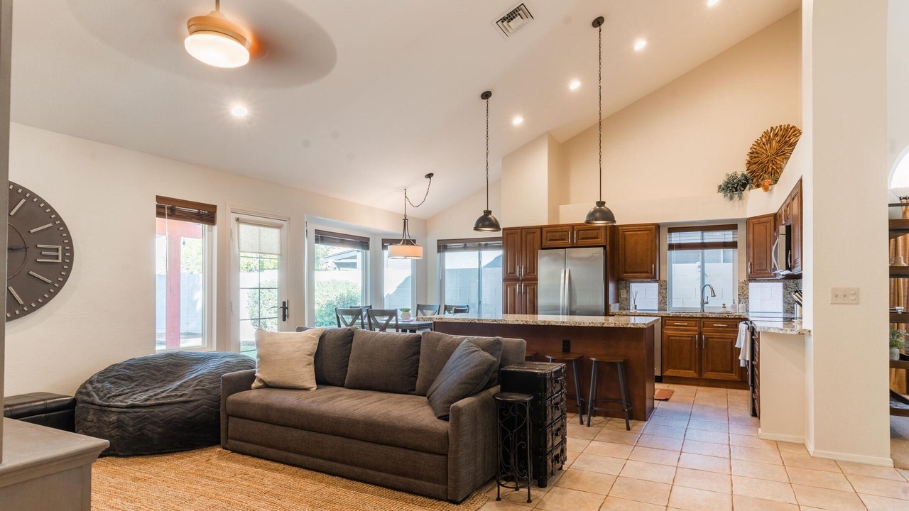 Photo of Livingroom in Val Vista Lakes