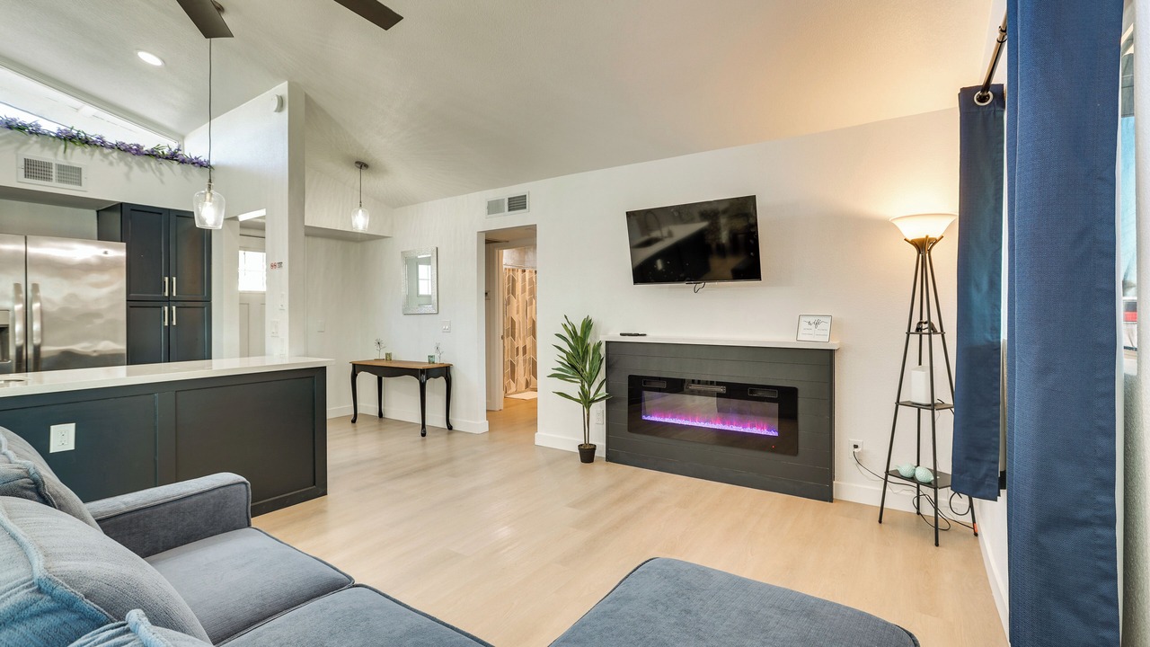 Photo of Livingroom in South Mountain