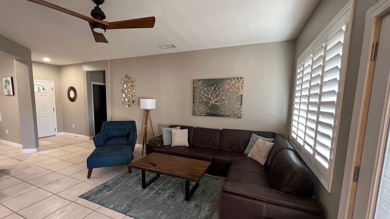 Photo of Livingroom in Surprise