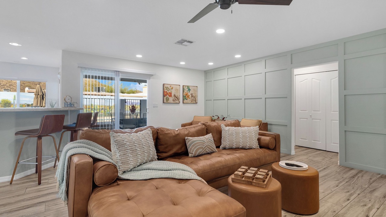 Photo of Livingroom in Desert Foothills Estates