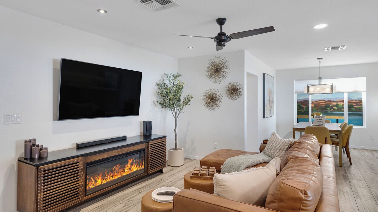 Photo of Livingroom in Desert Foothills Estates