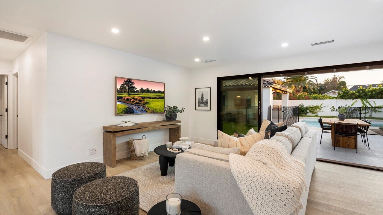 Photo of Livingroom in Arcadia Lite