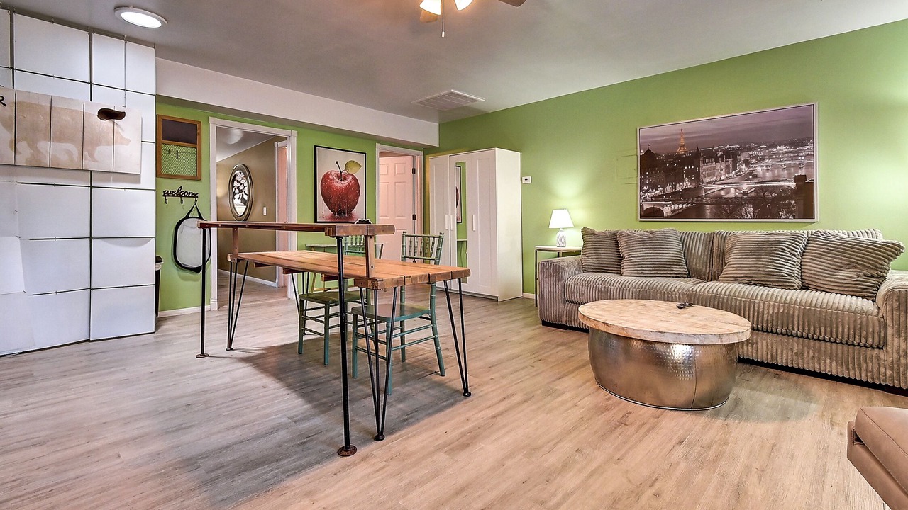 Photo of Livingroom in Camelback East