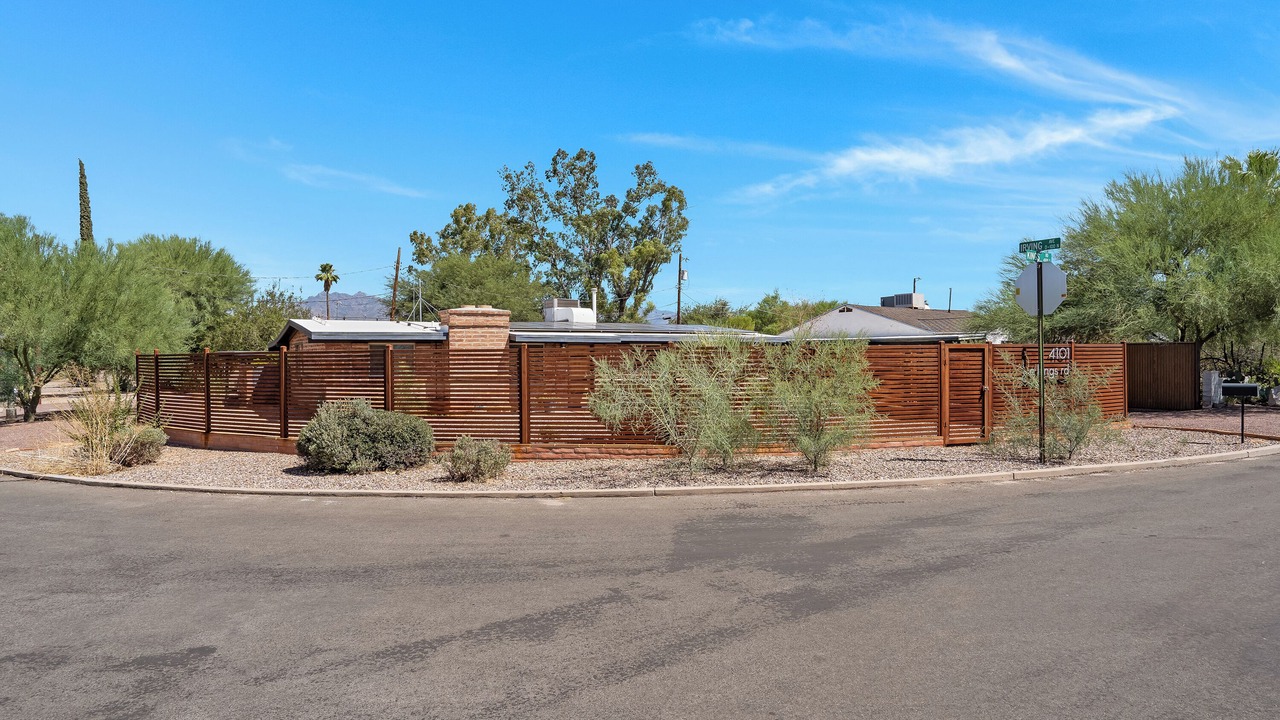 Photo of Outdoor in Peter Howell