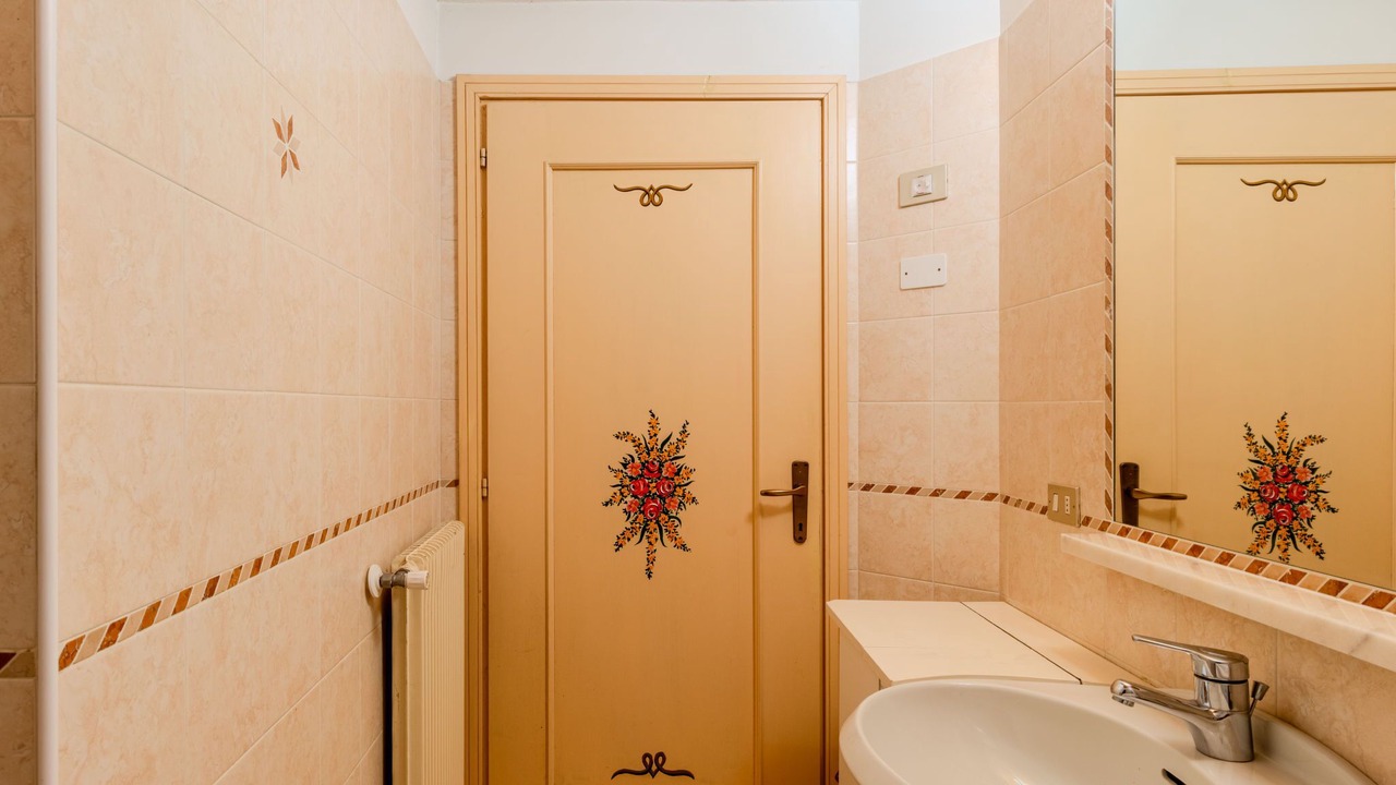 Photo of Bathroom in Taio