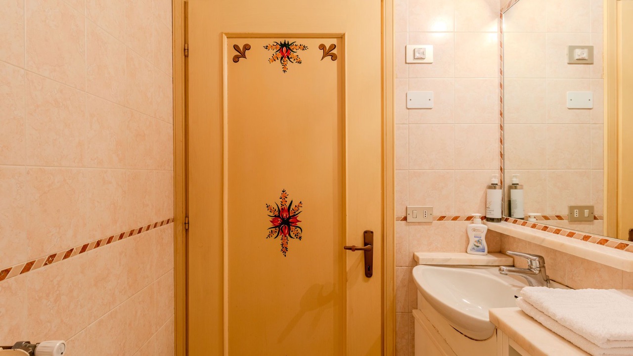Photo of Bathroom in Taio