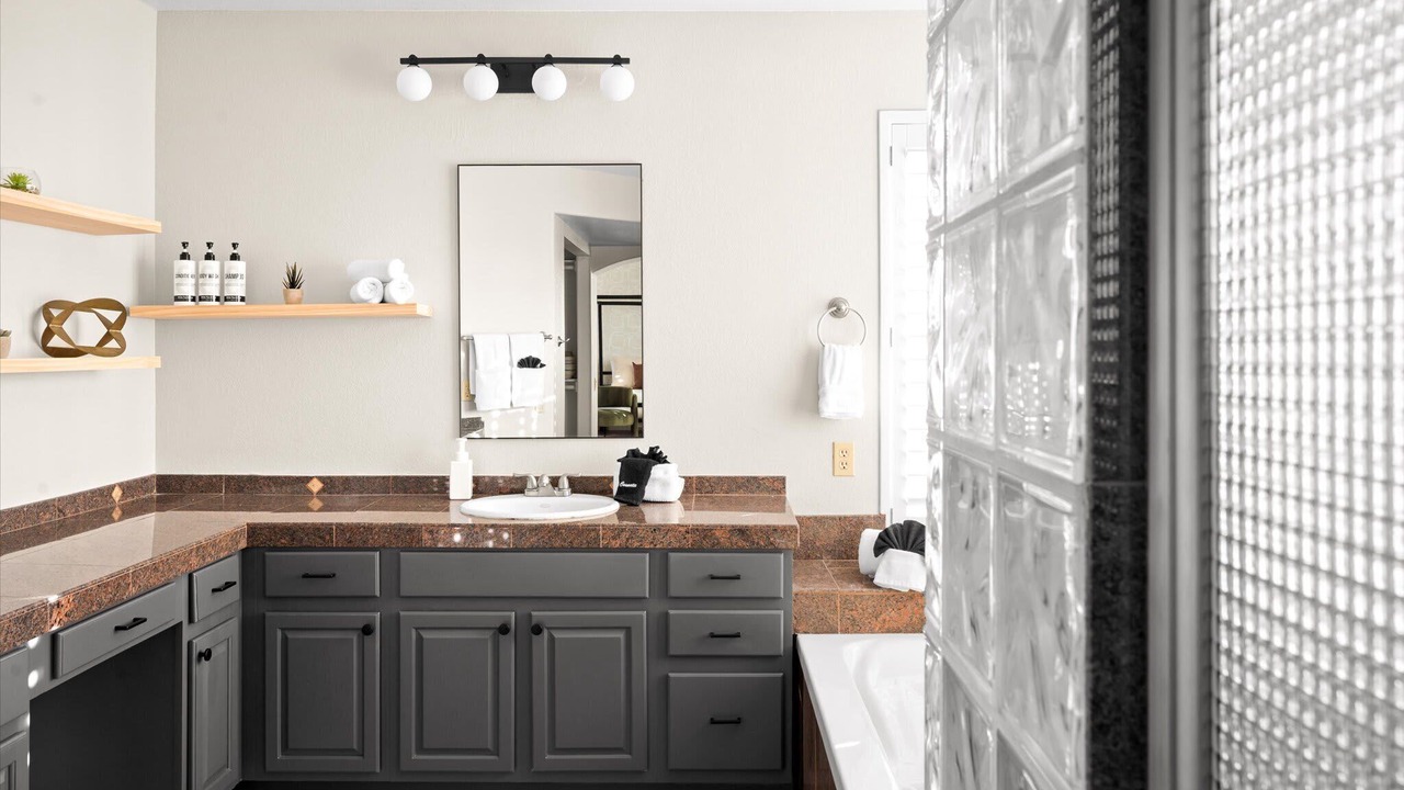 Photo of Bathroom in Paradise Park Vista