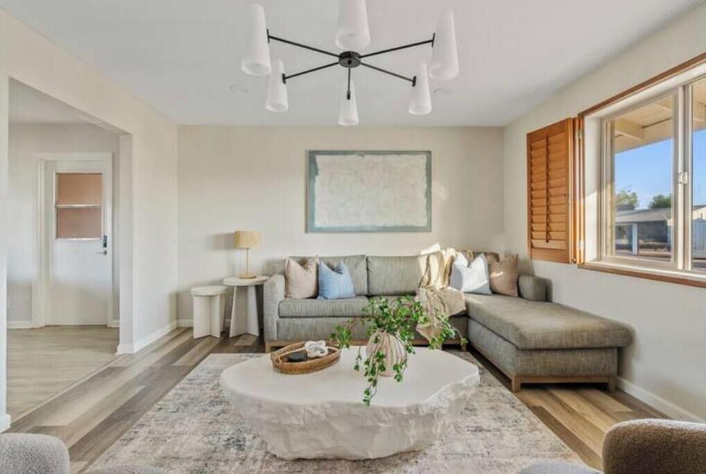 Photo of Livingroom in New Papago Parkway