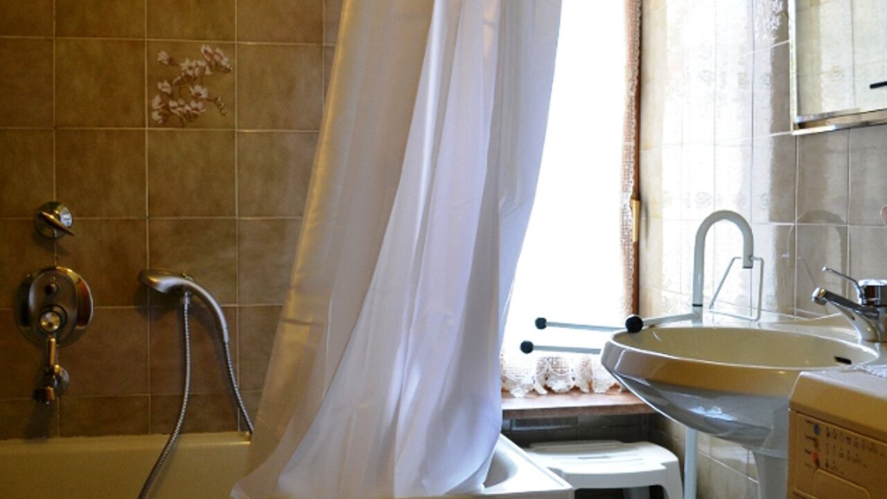 Photo of Bathroom in Cavedine