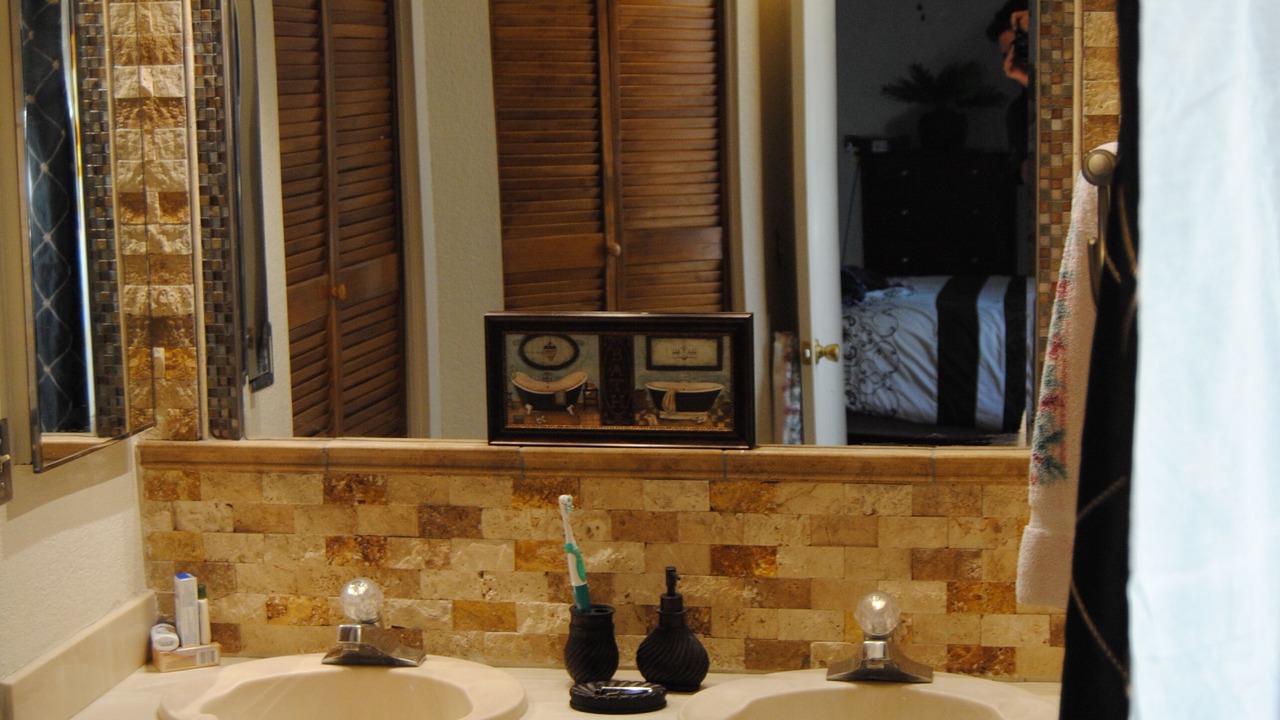 Photo of Bathroom in Presidio Shadows