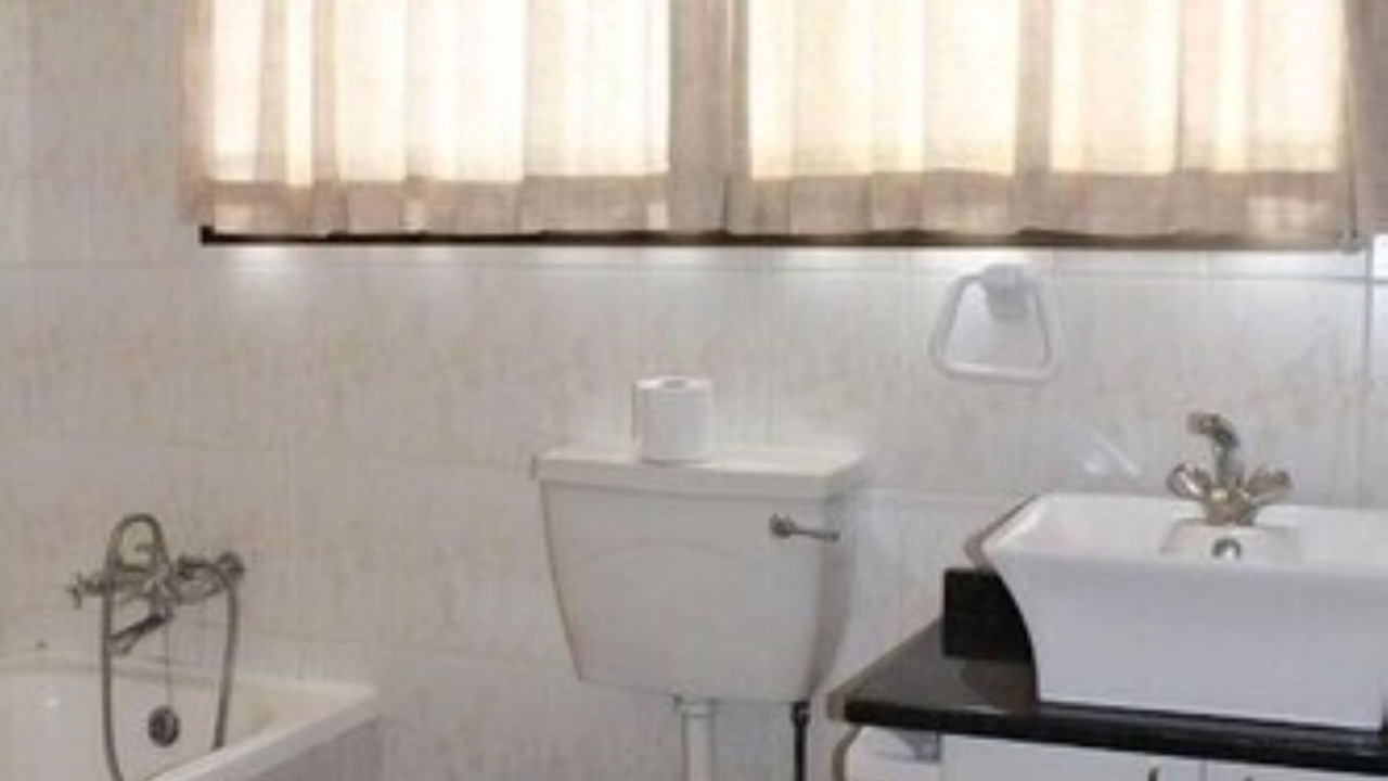 Photo of Bathroom in Leisure Crest