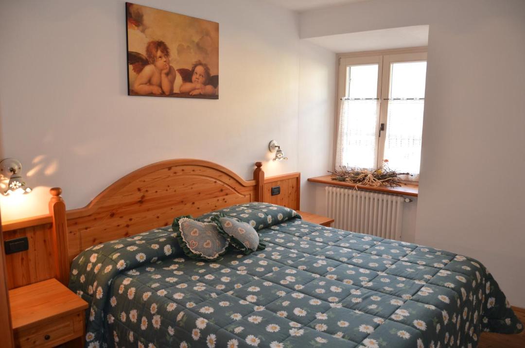 Photo of Bedroom in Pellizzano