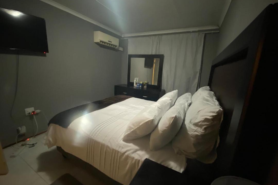Photo of Bedroom in Newlands West