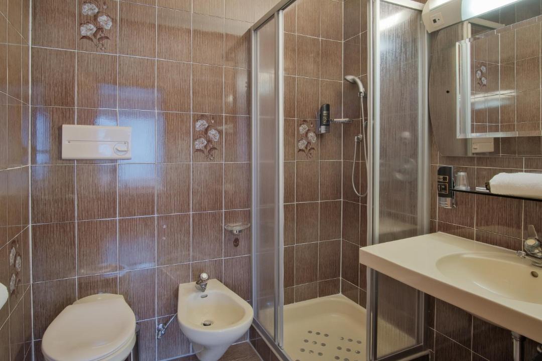 Photo of Bathroom in Racines