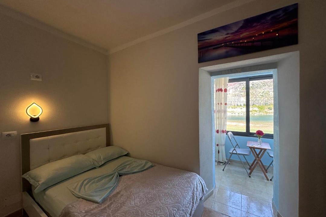 Photo of Bedroom in Koman