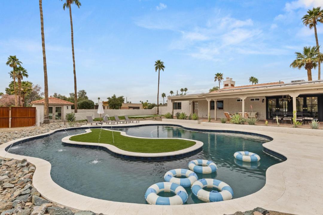 Photo of Others in Paradise Valley Village