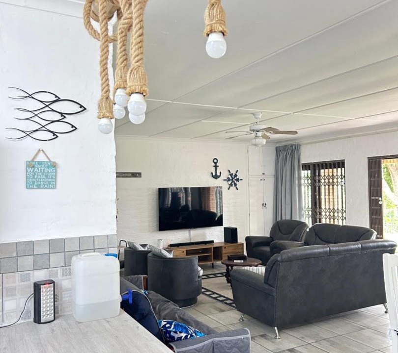Photo of Livingroom in Umzumbe