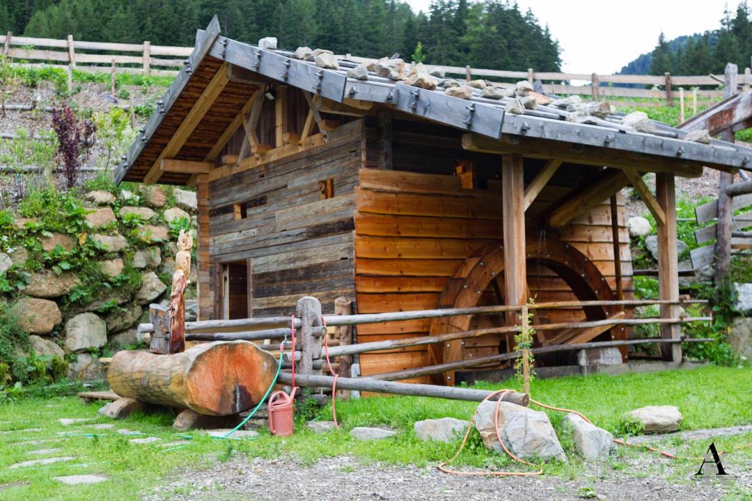 Photo of Buildings in Racines