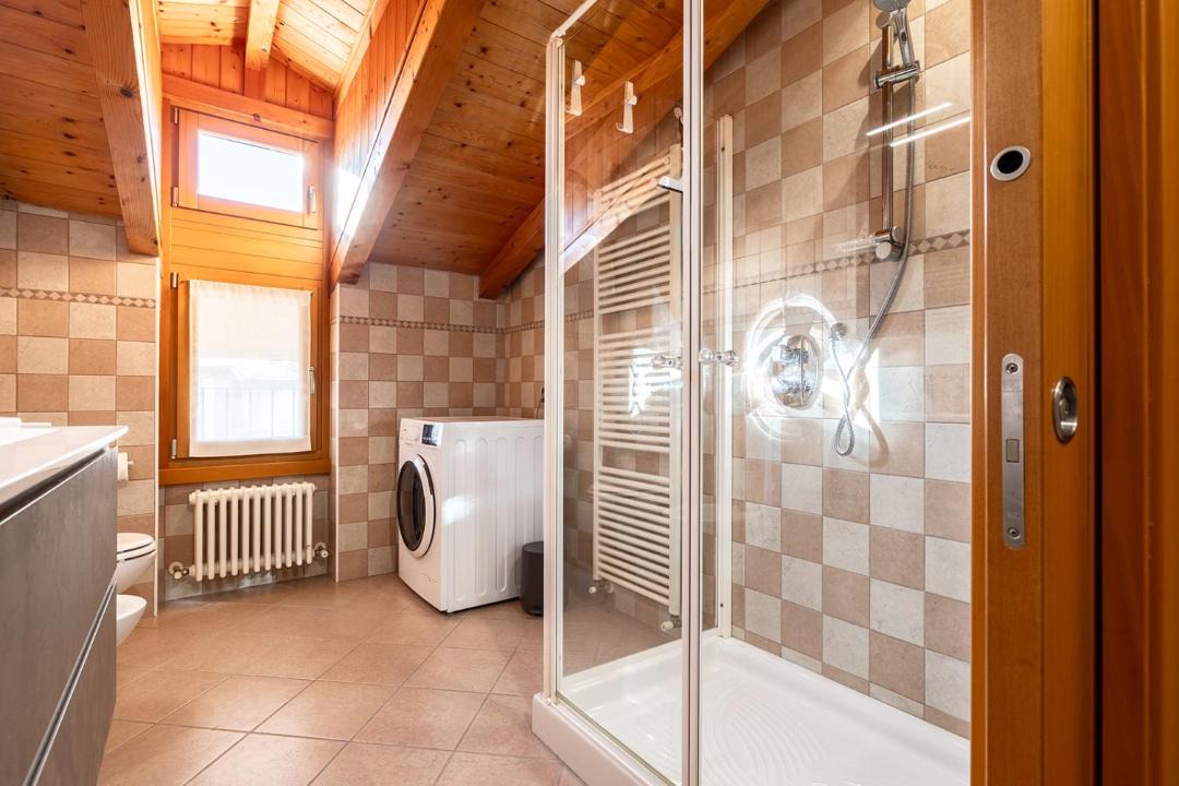 Photo of Bathroom in Dro