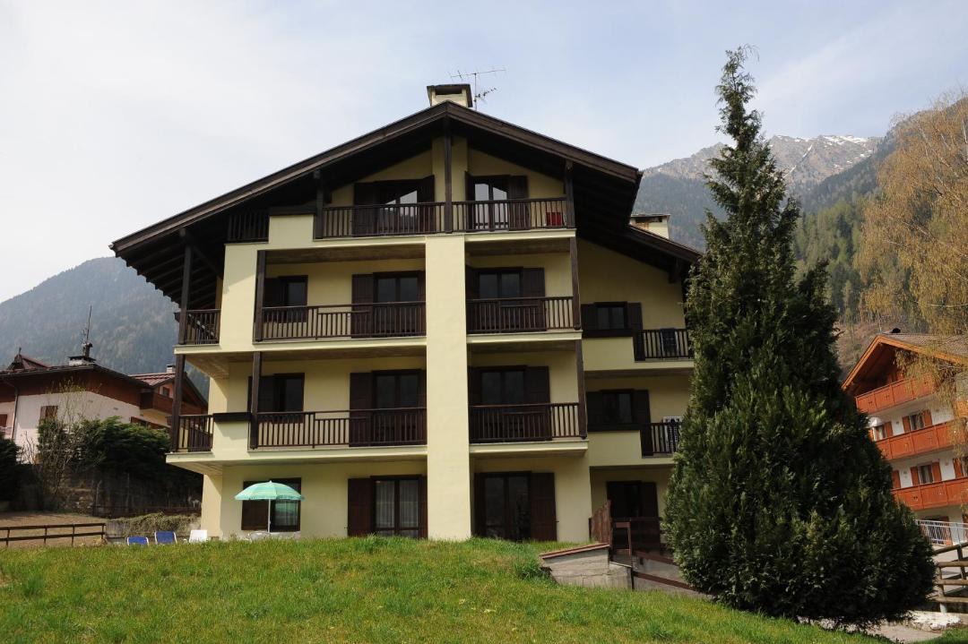 Photo of Buildings in Strembo