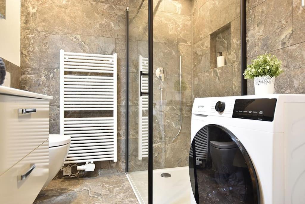 Photo of Bathroom in Plaus