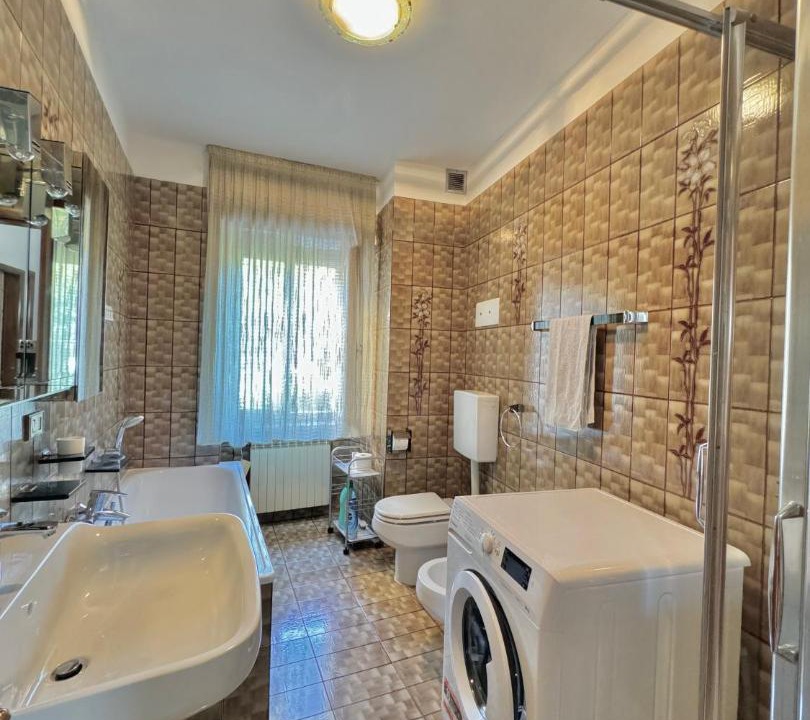 Photo of Bathroom in Taio