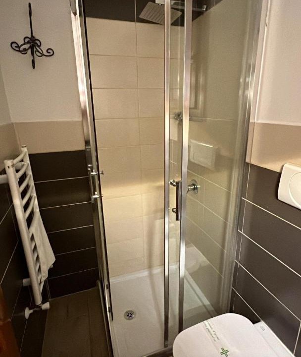 Photo of Bathroom in Shale