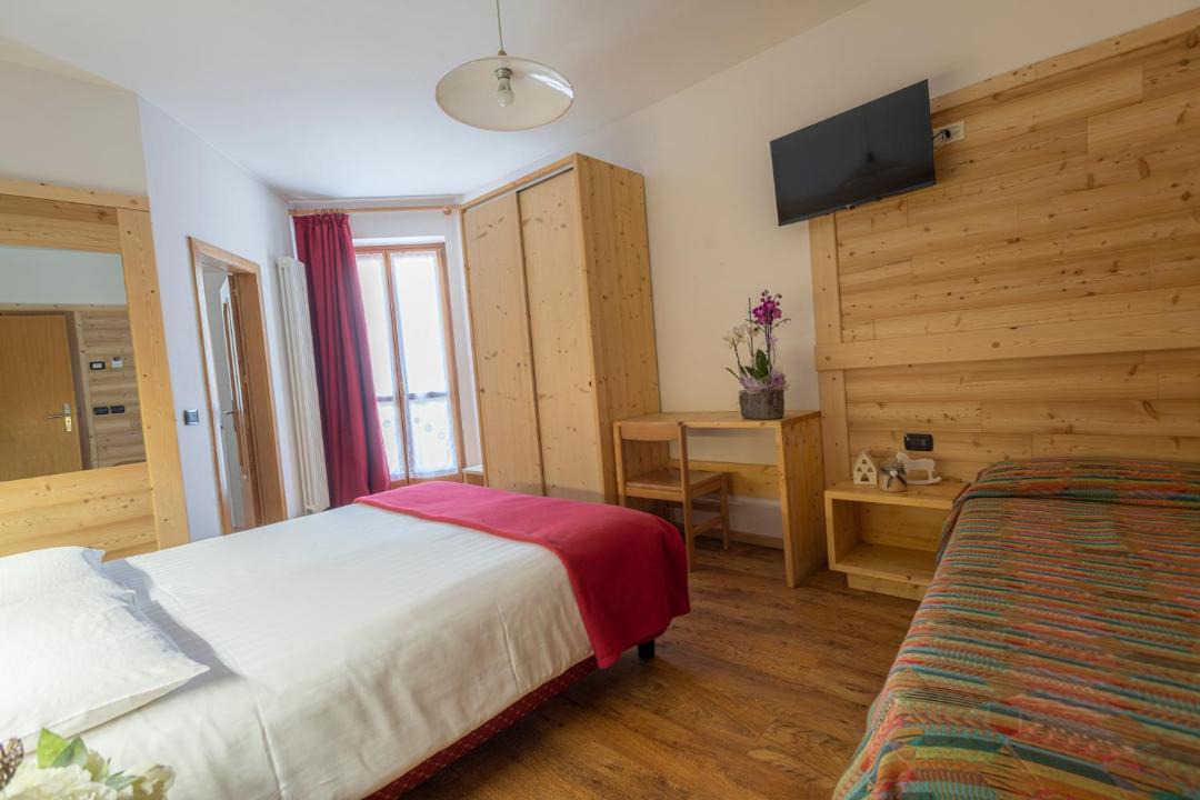 Photo of Bedroom in Pellizzano