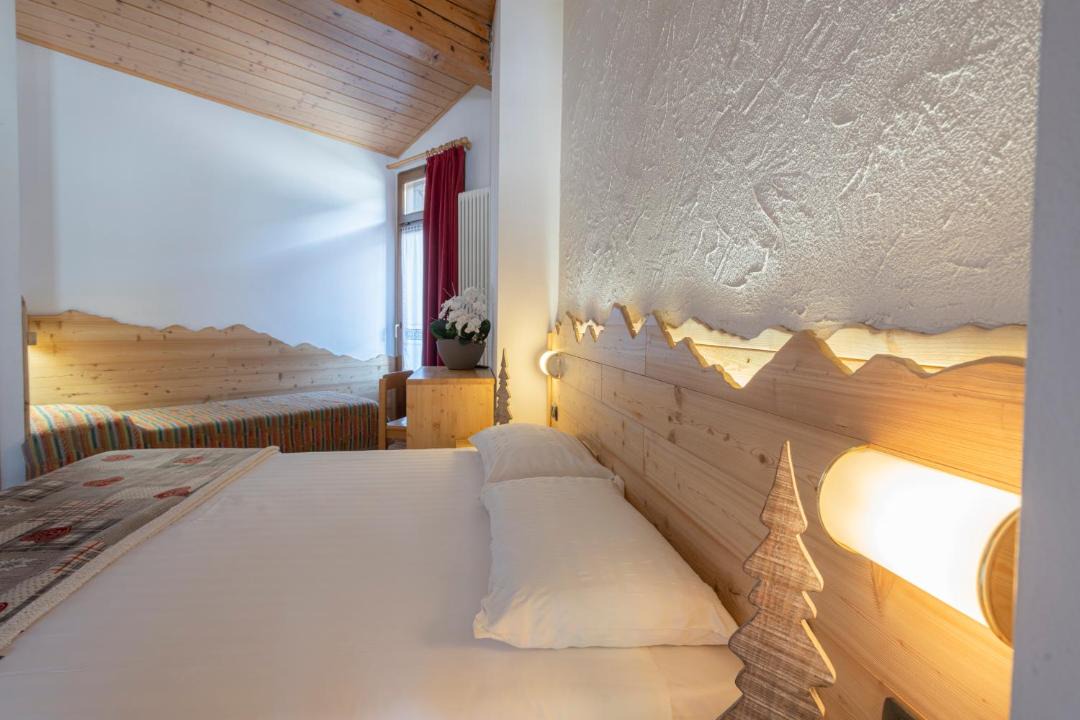 Photo of Bedroom in Pellizzano