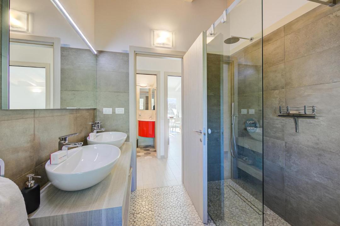 Photo of Bathroom in Dro