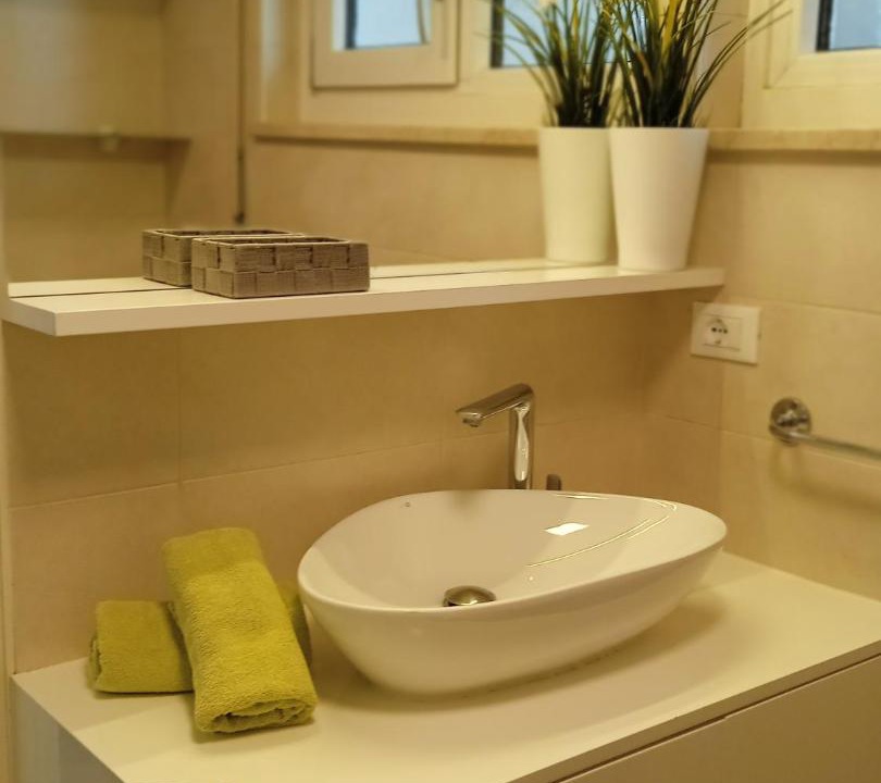 Photo of Bathroom in Plaus