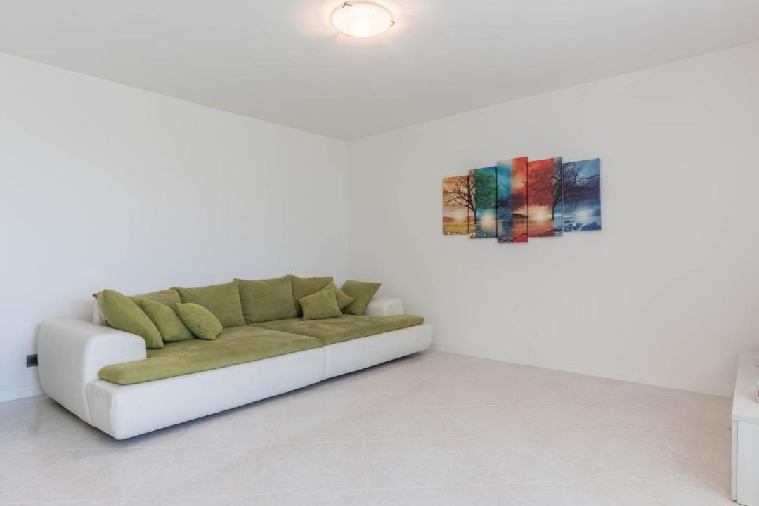 Photo of Livingroom in Dorsino