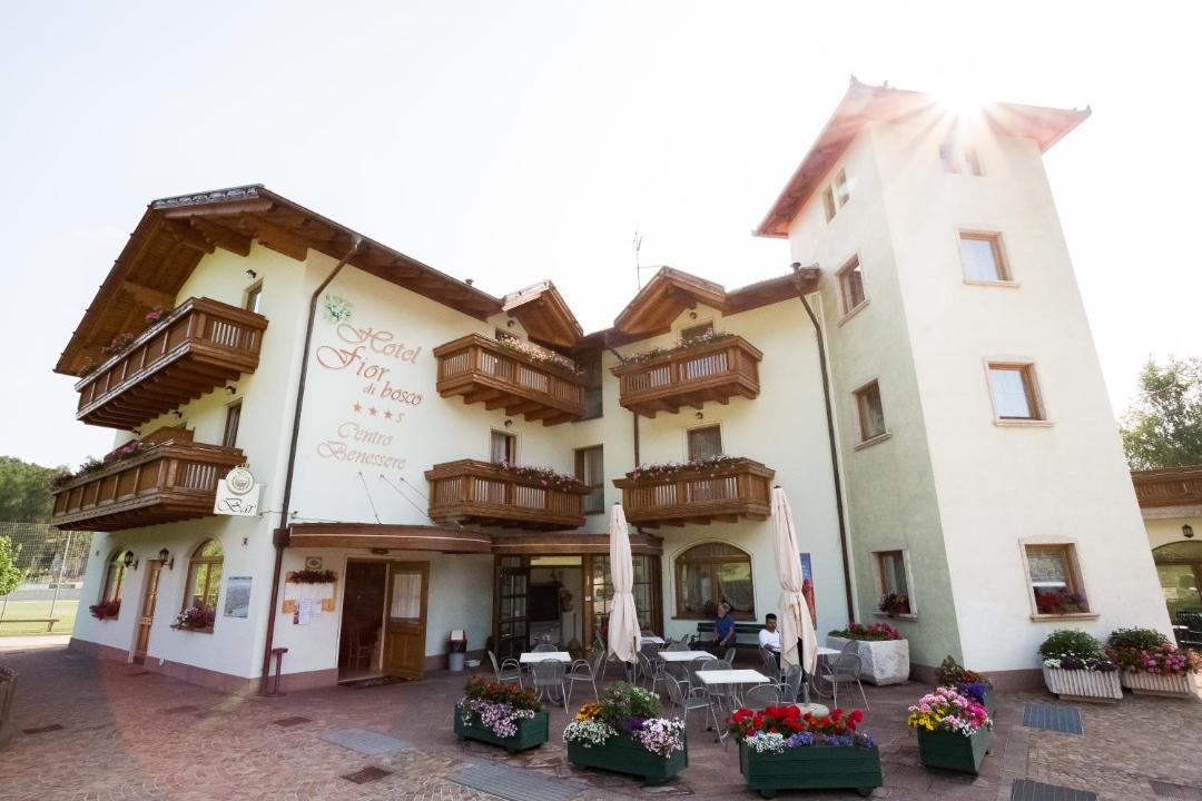 Photo of Buildings in Masen