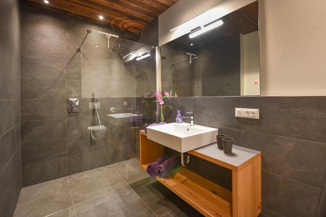 Photo of Bathroom in Nalles