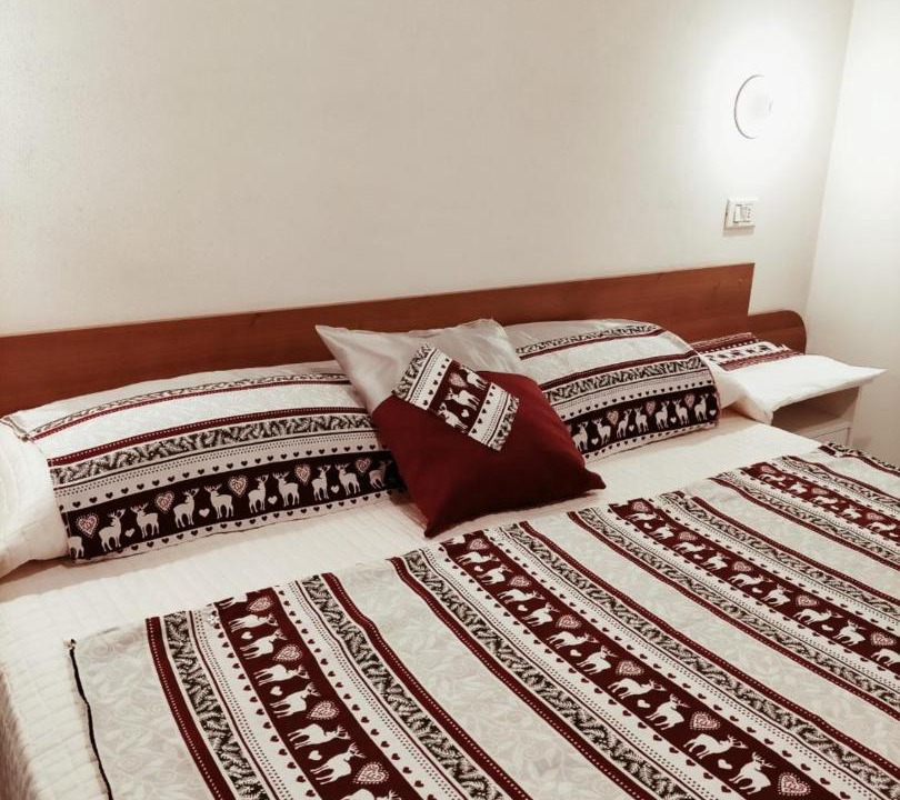 Photo of Bedroom in Strembo
