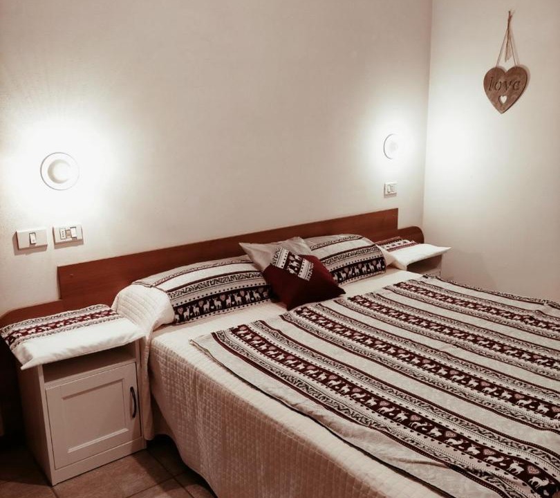 Photo of Bedroom in Strembo
