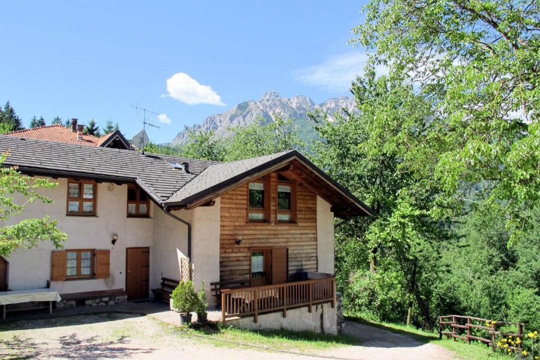 Photo of Buildings in Calceranica al Lago