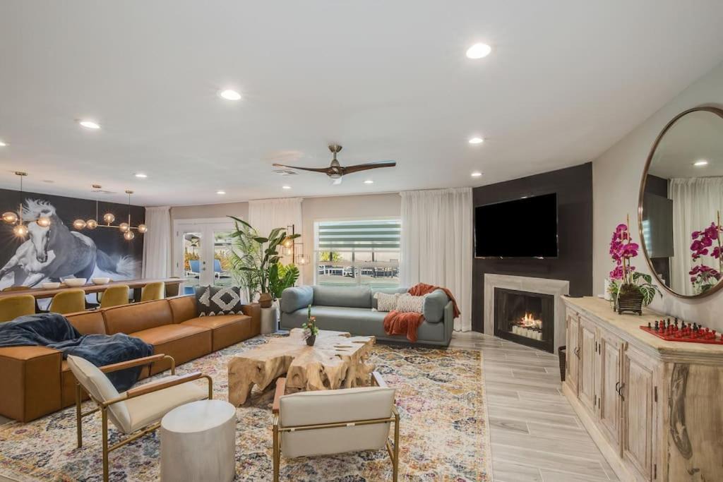 Photo of Livingroom in Paradise Valley Village