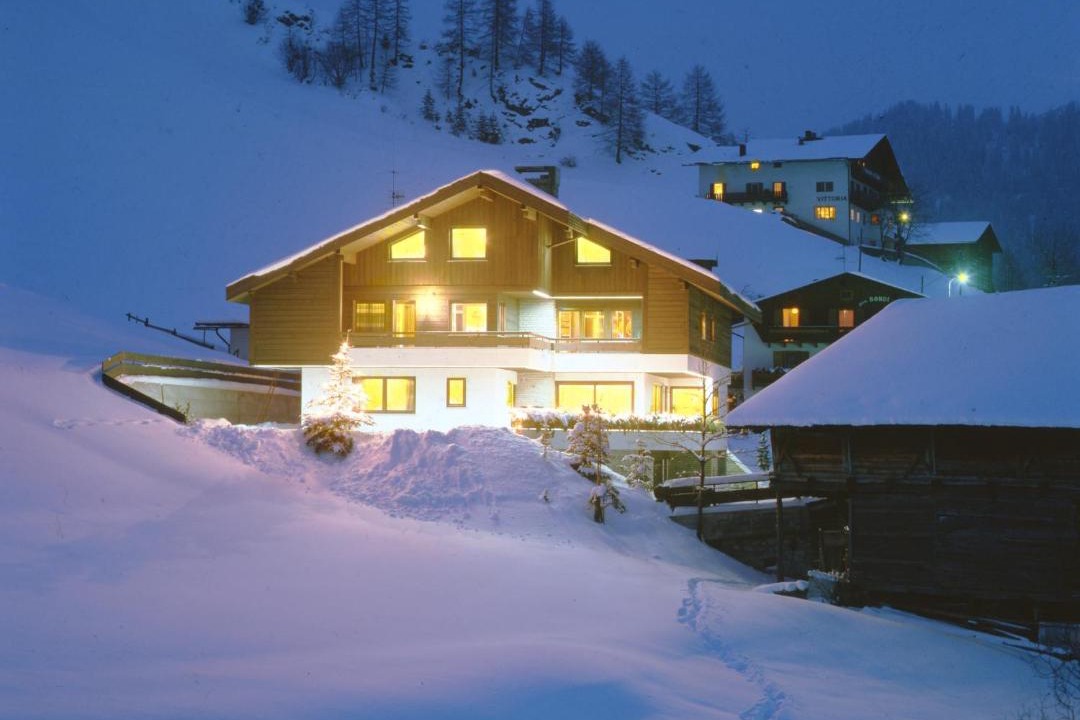 Photo of Buildings in Colfosco