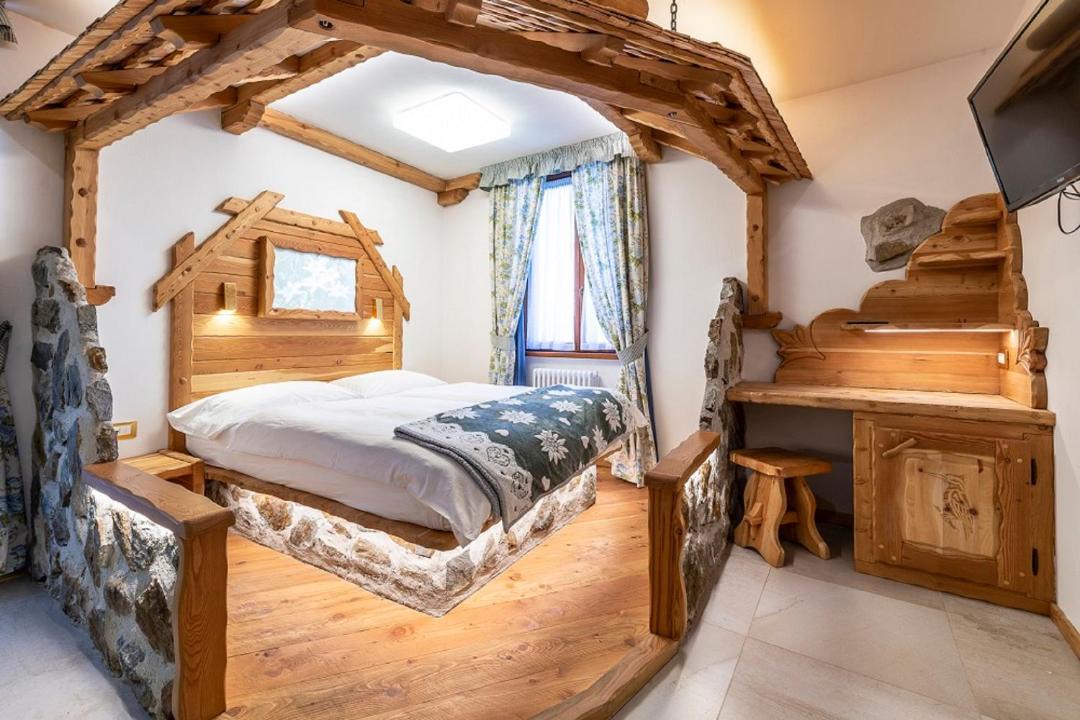 Photo of Bedroom in Pellizzano