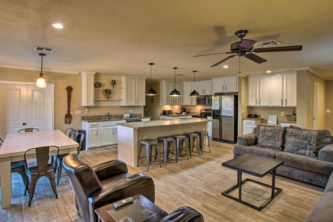 Photo of Livingroom in Paradise Valley Village