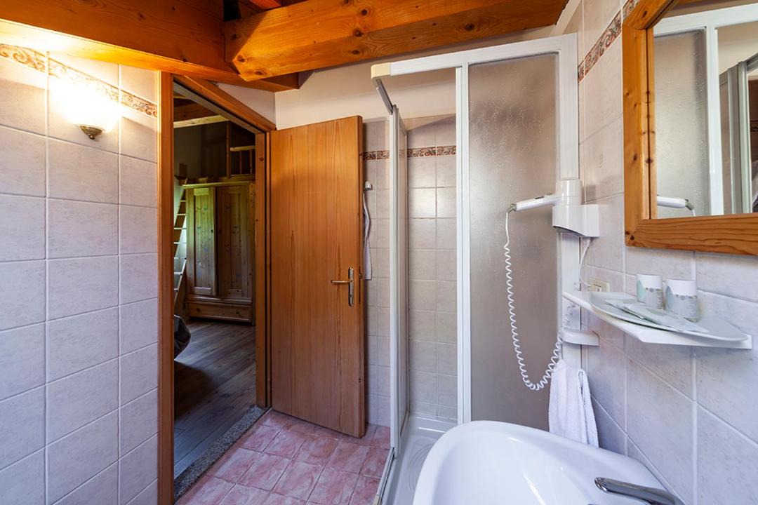 Photo of Bathroom in Mezzano