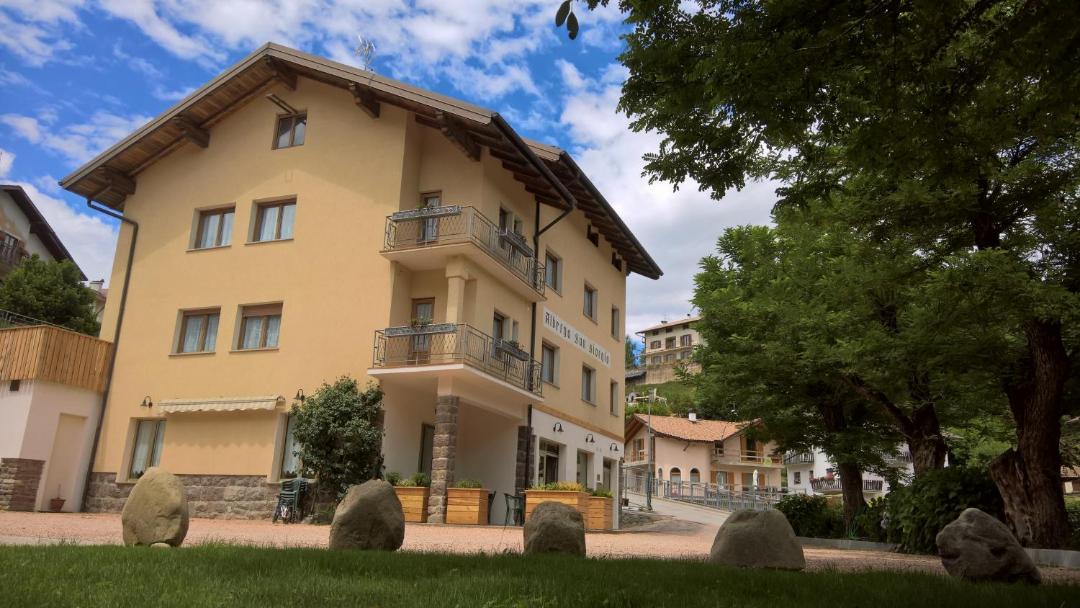 Photo of Buildings in Montagnaga