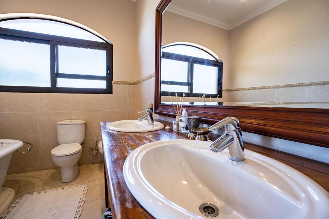 Photo of Bathroom in Selection Beach