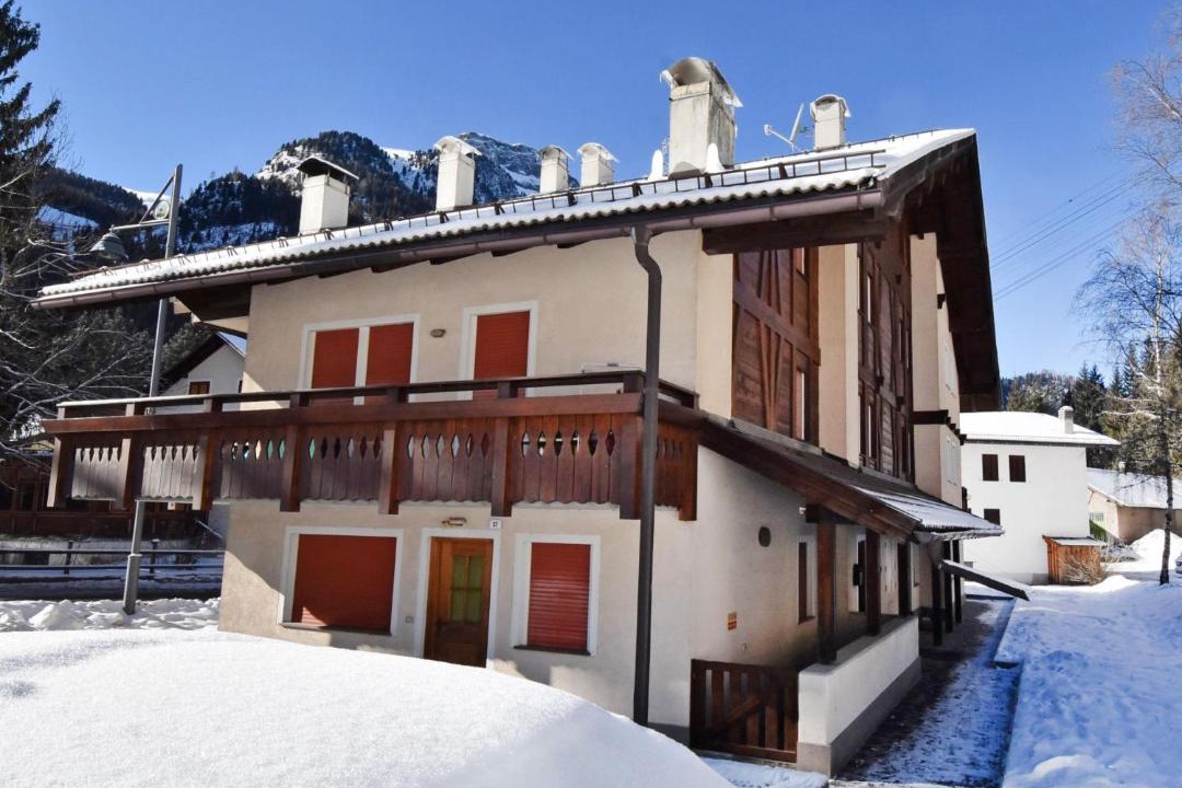 Photo of Buildings in Penia