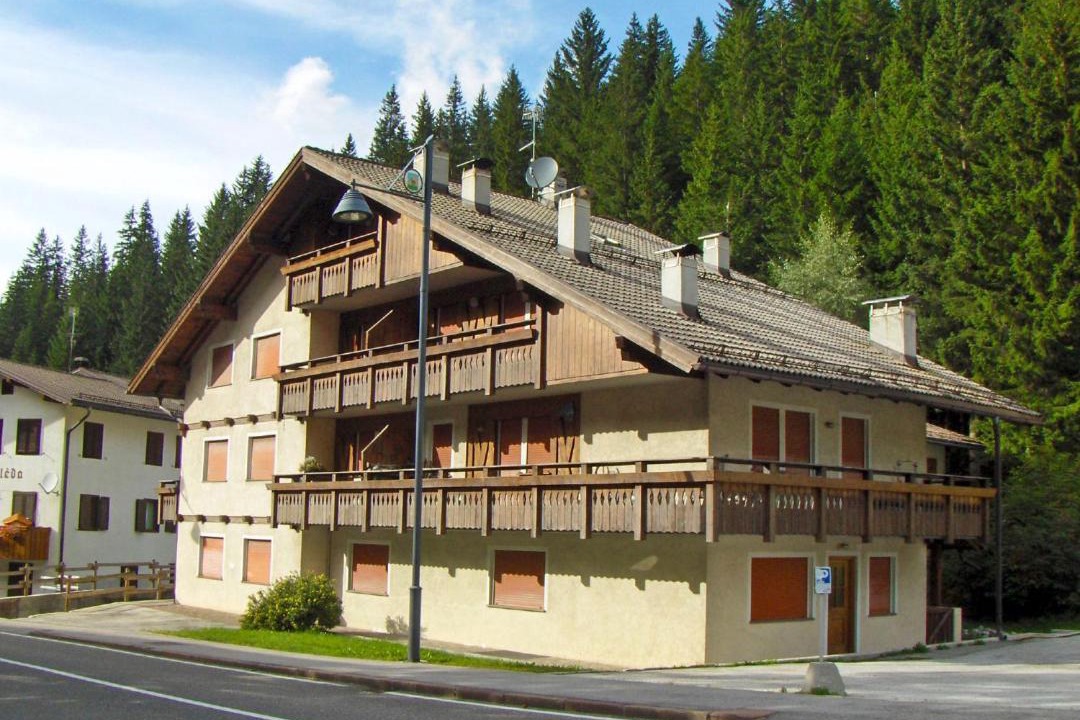 Photo of Buildings in Penia