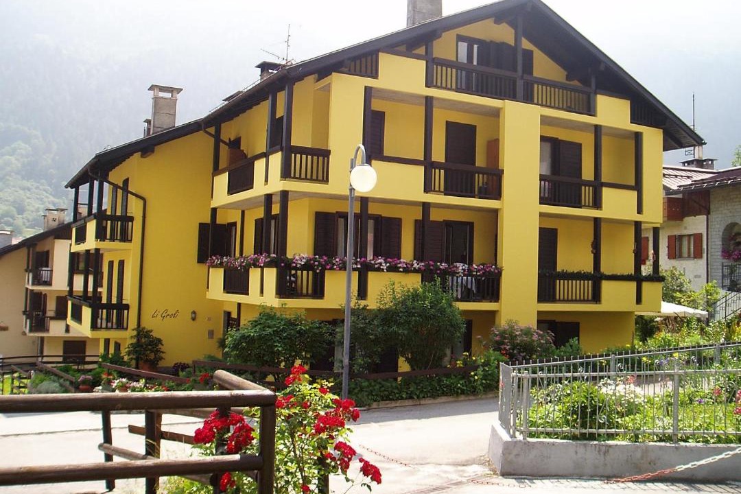 Photo of Buildings in Strembo