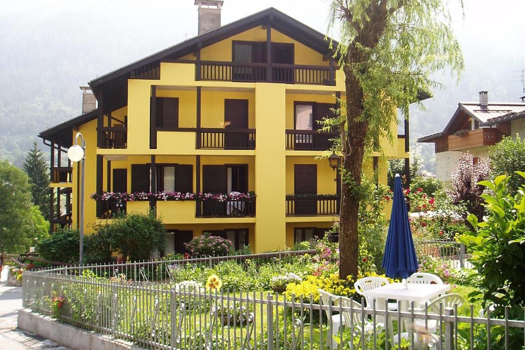 Photo of Buildings in Strembo