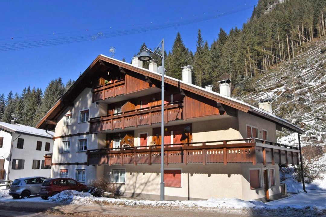 Photo of Buildings in Penia